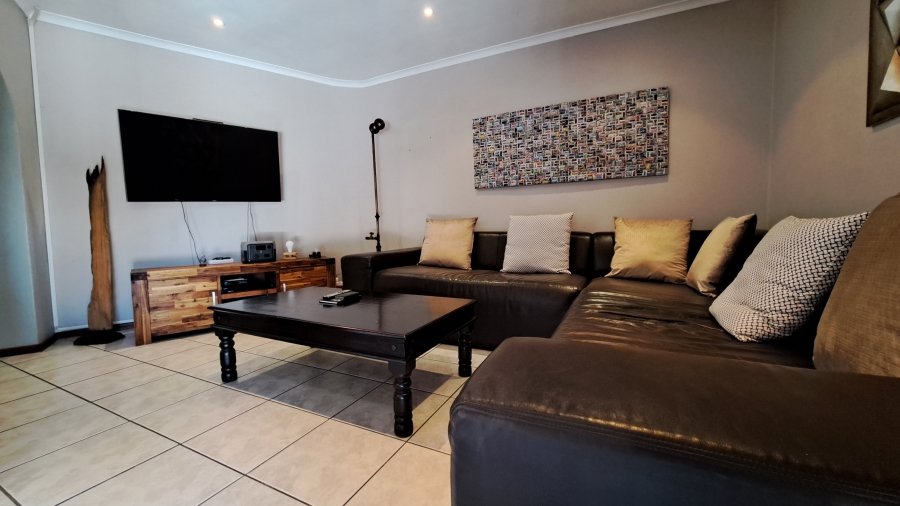 5 Bedroom Property for Sale in Table View Western Cape